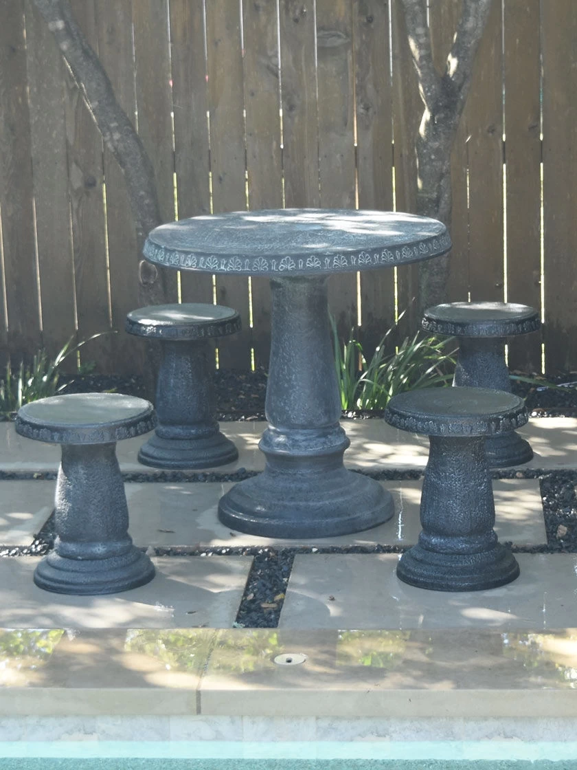 Round Patio Garden Table 3 Round Patio Garden Table - Image 3
